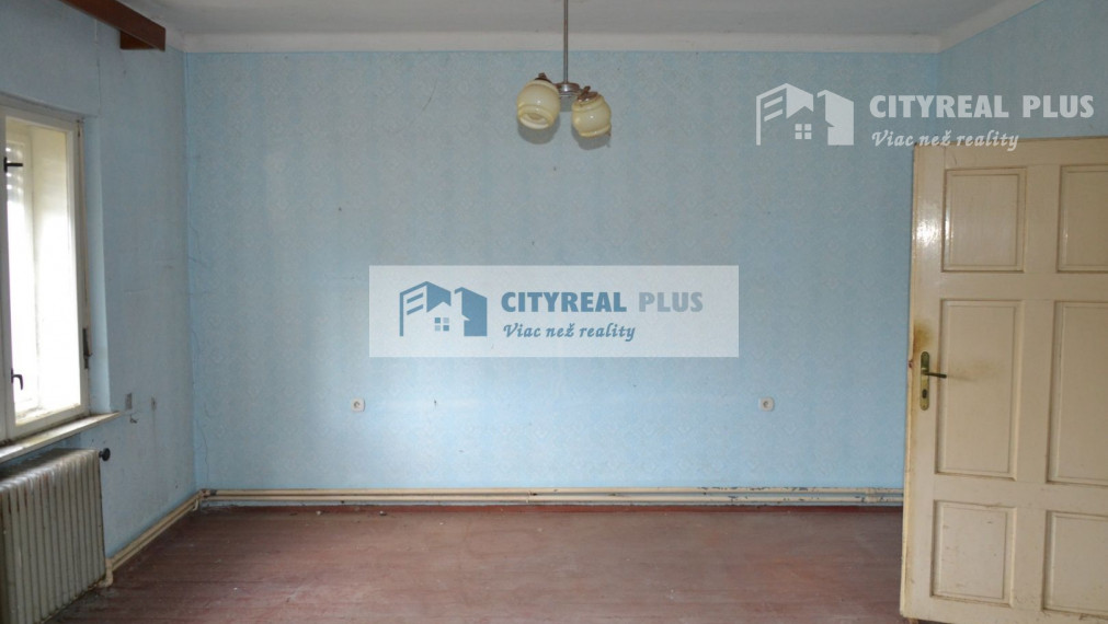 Na predaj starší dvojpodlažný rodinný dom v meste Nové Zámky