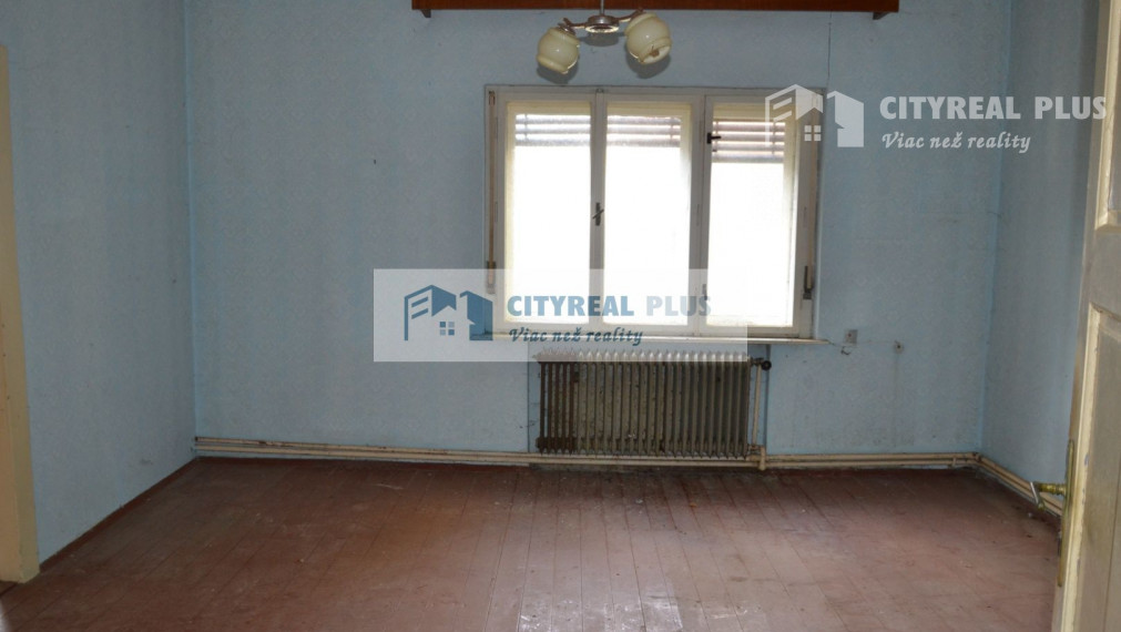 Na predaj starší dvojpodlažný rodinný dom v meste Nové Zámky