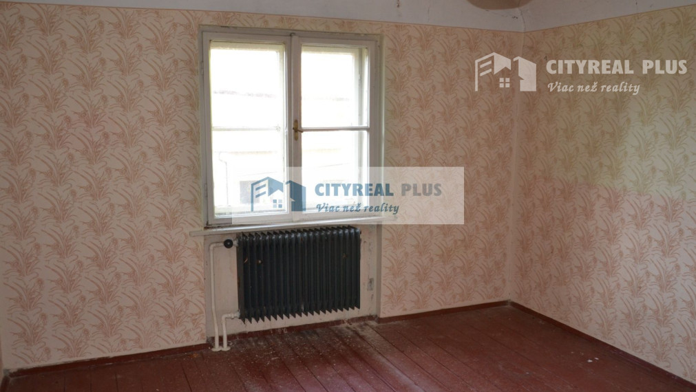 Na predaj starší dvojpodlažný rodinný dom v meste Nové Zámky