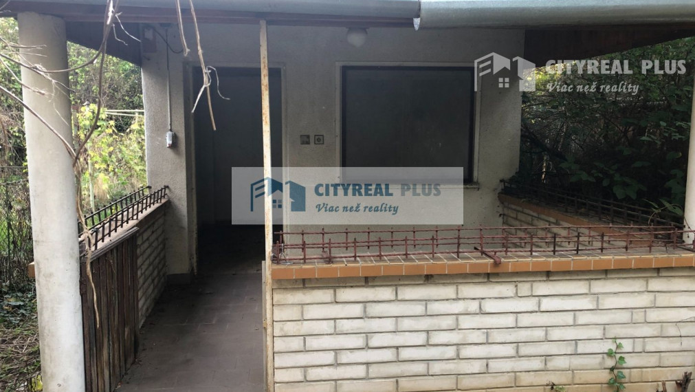 Na predaj starší dvojpodlažný rodinný dom v meste Nové Zámky