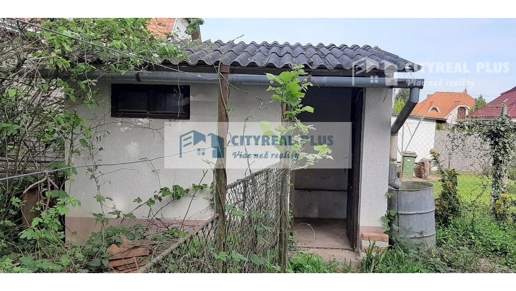 Na predaj starší dvojpodlažný rodinný dom v meste Nové Zámky