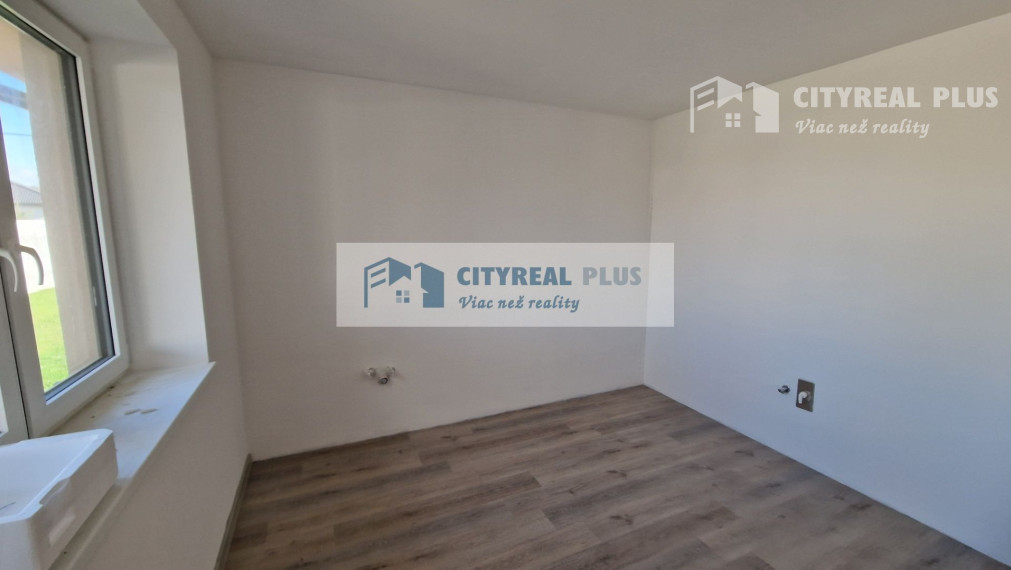 AKTUÁLNE !Ponúkam na predaj novostavbu 4 izbového rodinného domu Dvory nad Žitavou