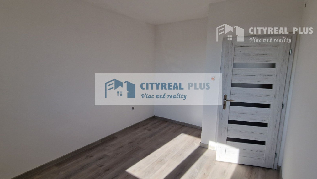 AKTUÁLNE !Ponúkam na predaj novostavbu 4 izbového rodinného domu Dvory nad Žitavou