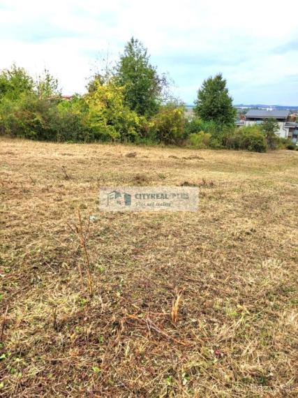 Na predaj  pozemky v blízkosti termálneho kúpaliska v obci Podhájska