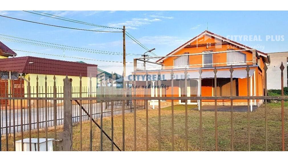 Znížená cena! Ponúkame Vám na predaj polyfunkčnú budovu v Kolárove