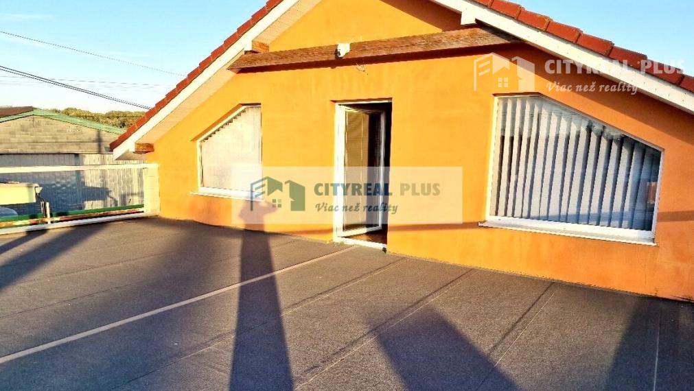 Znížená cena! Ponúkame Vám na predaj polyfunkčnú budovu v Kolárove