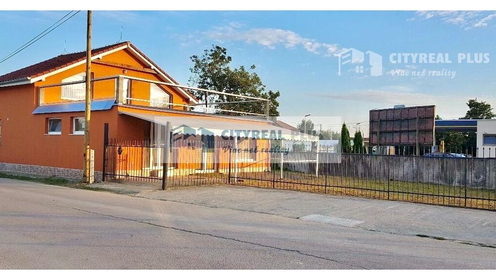 Znížená cena! Ponúkame Vám na predaj polyfunkčnú budovu v Kolárove