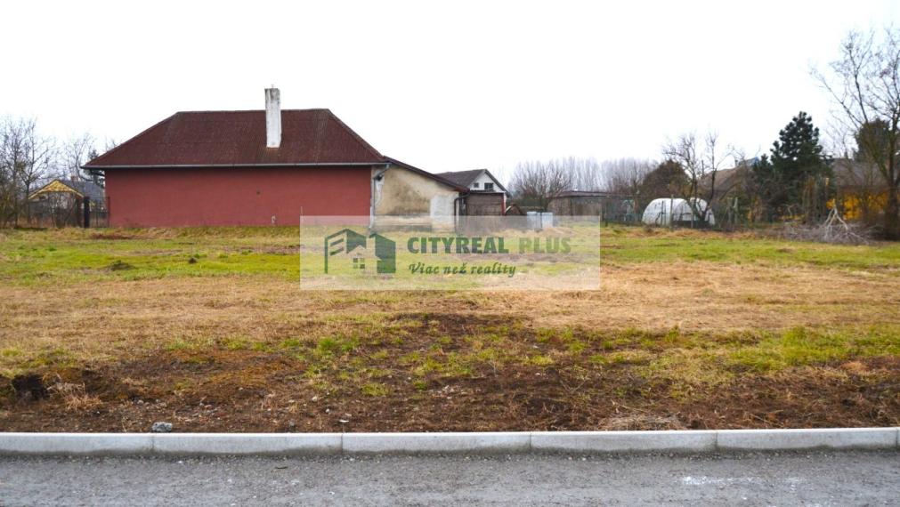 Na predaj stavebný pozemok v meste Šurany
