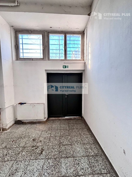 Ponúkame Vám na prenájom obchodné priestory v atraktívnej lokalite v Nových Zámkoch!