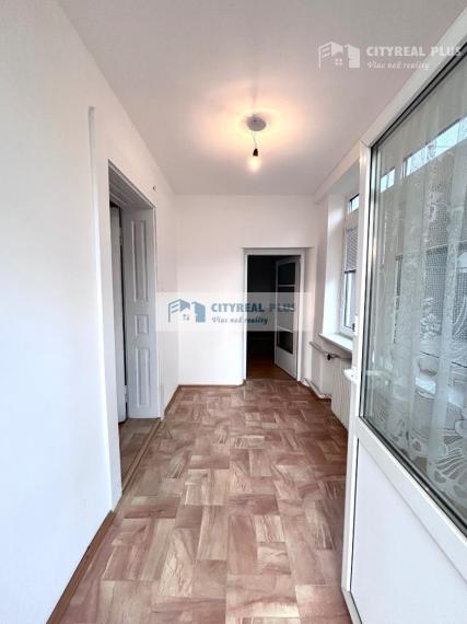 Ponúkame Vám na predaj rodinný dom na 20 árovom pozemku v Nových Zámkoch!