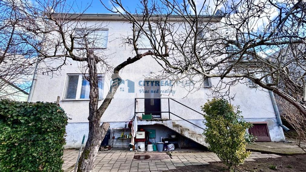 Ponúkame Vám na predaj 5 izbový rodinný dom v Hurbanove.