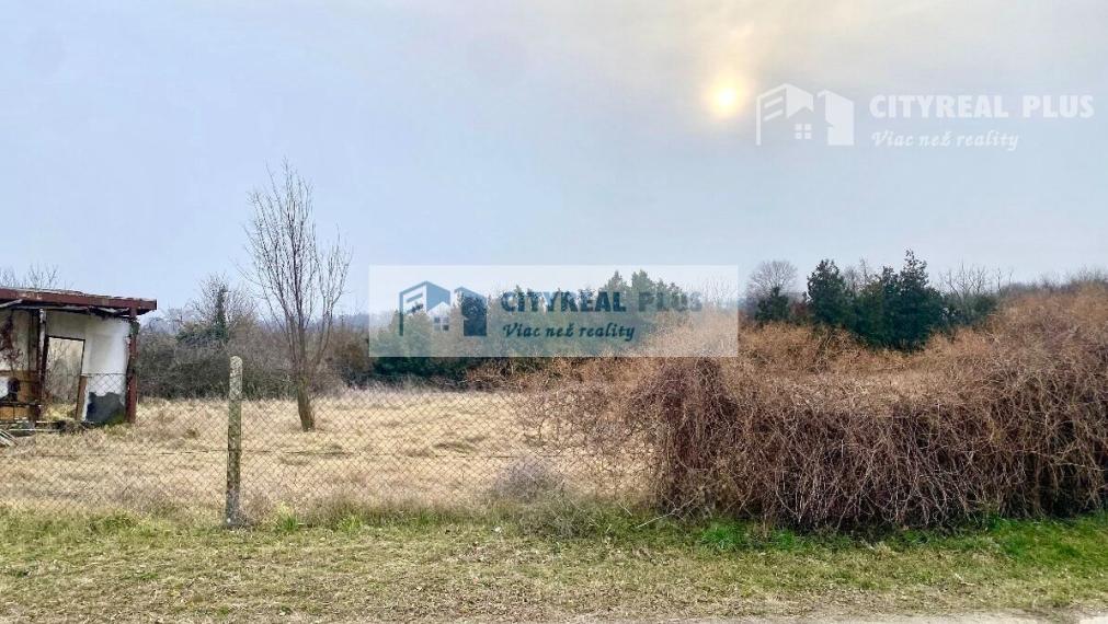 Ponúkame Vám na predaj pozemok v Hurbanove