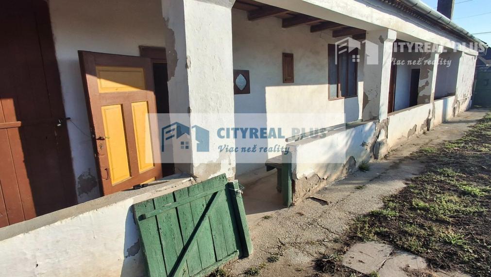 ZNÍŽENÁ CENA! Ponúkame na predaj 100 ročný sedliacky dom v Tvrdošovciach