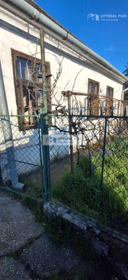 ZNÍŽENÁ CENA! Ponúkame na predaj 100 ročný sedliacky dom v Tvrdošovciach