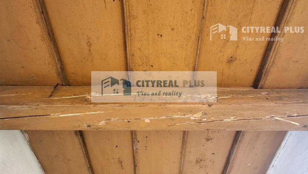 ZNÍŽENÁ CENA! Ponúkame na predaj 100 ročný sedliacky dom v Tvrdošovciach