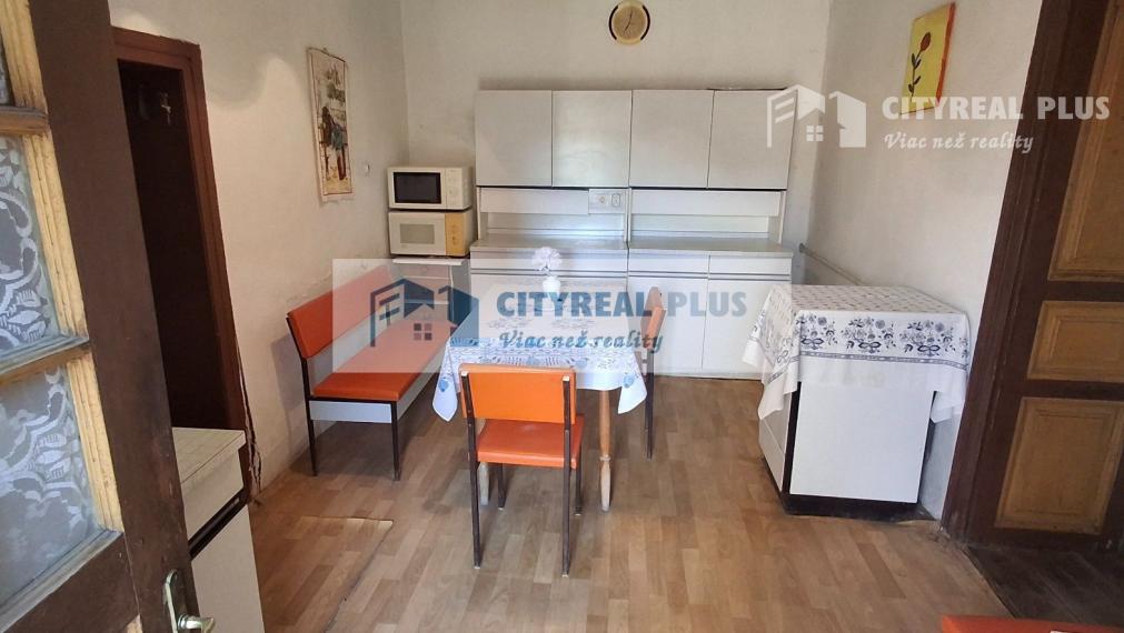 ZNÍŽENÁ CENA! Ponúkame na predaj 100 ročný sedliacky dom v Tvrdošovciach