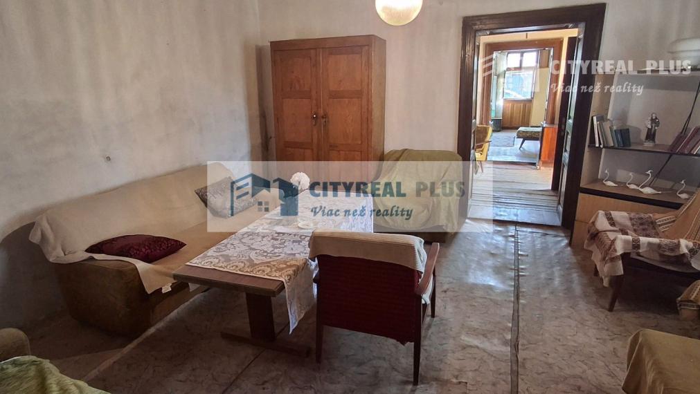 ZNÍŽENÁ CENA! Ponúkame na predaj 100 ročný sedliacky dom v Tvrdošovciach
