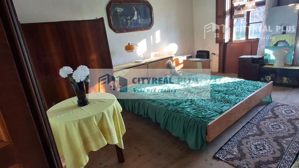 ZNÍŽENÁ CENA! Ponúkame na predaj 100 ročný sedliacky dom v Tvrdošovciach