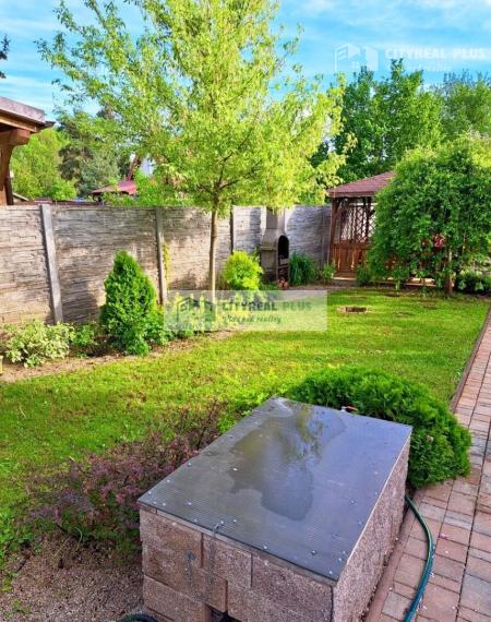 Znížená cena! Ponúkame Vám na predaj kompletne zariadenú chatku v Nových Zámkoch!