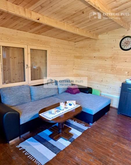 Znížená cena! Ponúkame Vám na predaj kompletne zariadenú chatku v Nových Zámkoch!