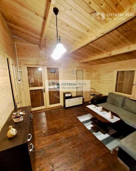 Znížená cena! Ponúkame Vám na predaj kompletne zariadenú chatku v Nových Zámkoch!