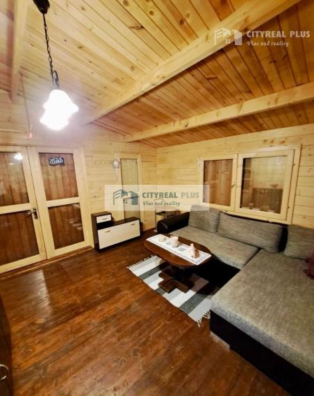 Znížená cena! Ponúkame Vám na predaj kompletne zariadenú chatku v Nových Zámkoch!