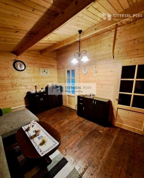 Znížená cena! Ponúkame Vám na predaj kompletne zariadenú chatku v Nových Zámkoch!