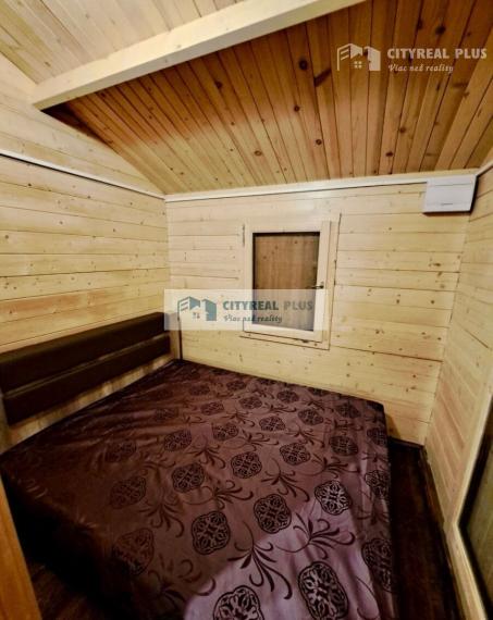 Znížená cena! Ponúkame Vám na predaj kompletne zariadenú chatku v Nových Zámkoch!