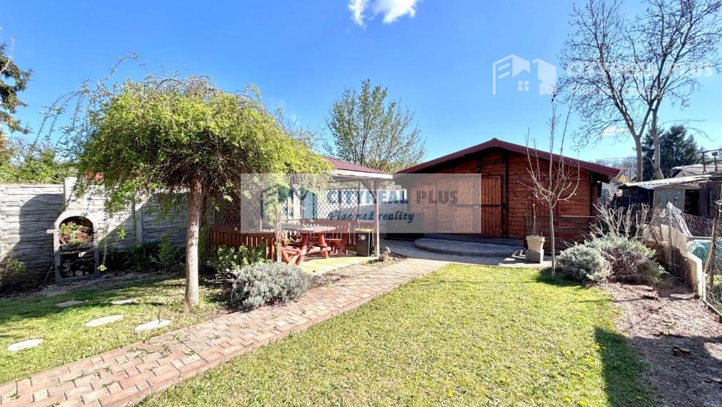 Znížená cena! Ponúkame Vám na predaj kompletne zariadenú chatku v Nových Zámkoch!