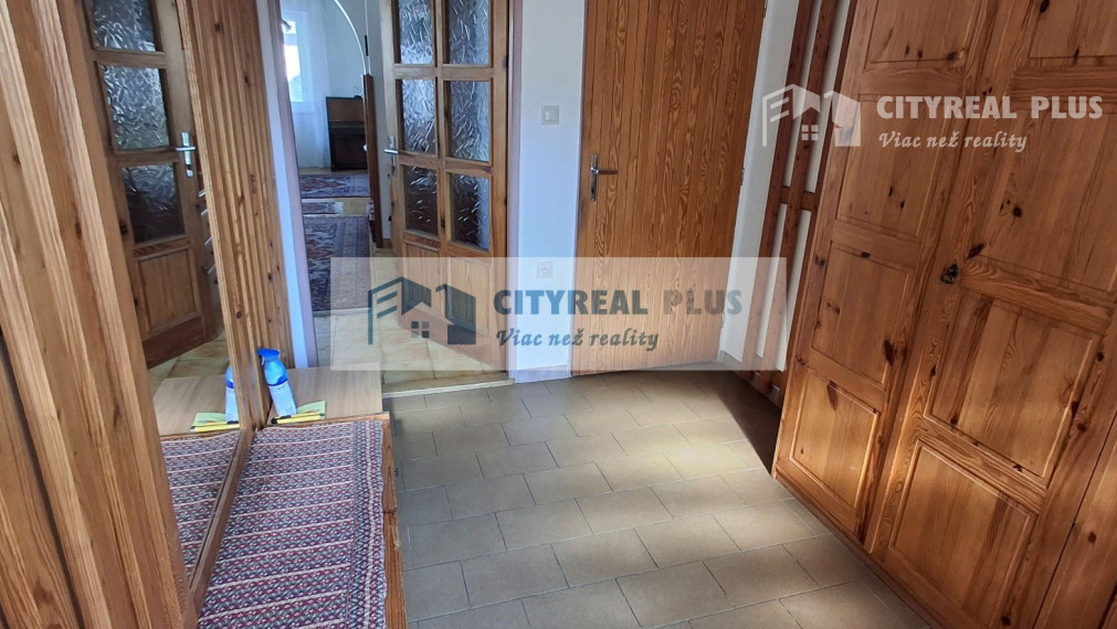 Ponúkame na prenájom 6 izbový rodinný dom v Nových Zámkoch za nemocnicou