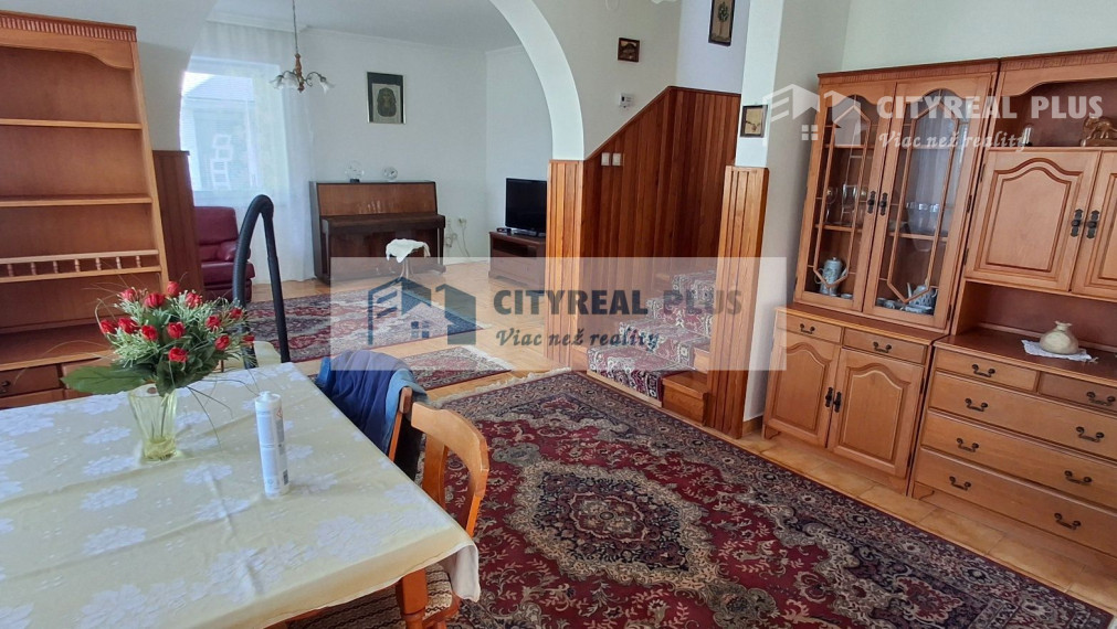 Ponúkame na prenájom 6 izbový rodinný dom v Nových Zámkoch za nemocnicou