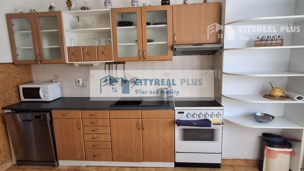 Ponúkame na prenájom 6 izbový rodinný dom v Nových Zámkoch za nemocnicou