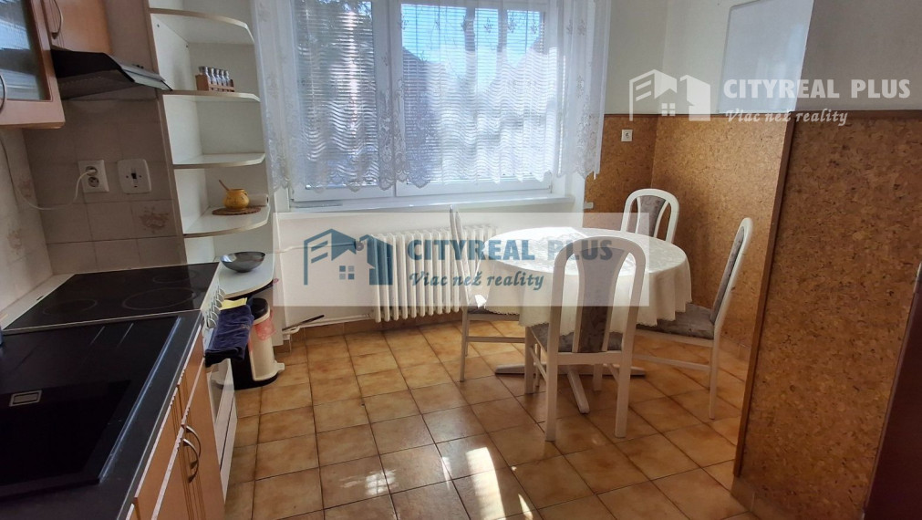 Ponúkame na prenájom 6 izbový rodinný dom v Nových Zámkoch za nemocnicou