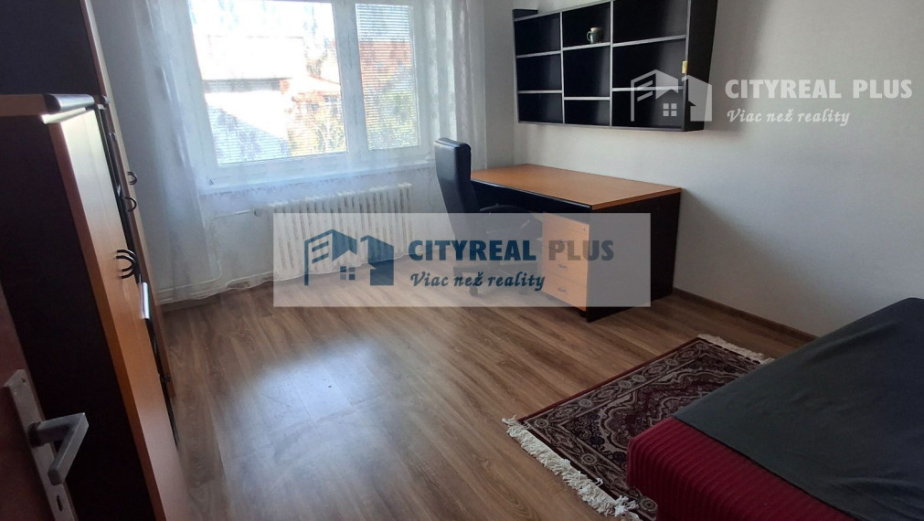 Ponúkame na prenájom 6 izbový rodinný dom v Nových Zámkoch za nemocnicou