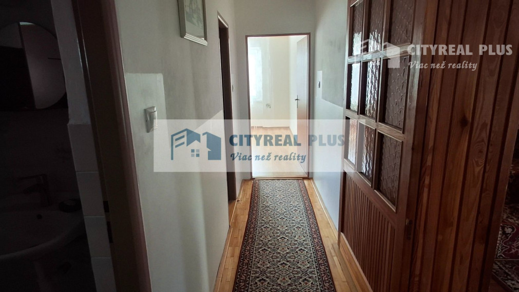 Ponúkame na prenájom 6 izbový rodinný dom v Nových Zámkoch za nemocnicou