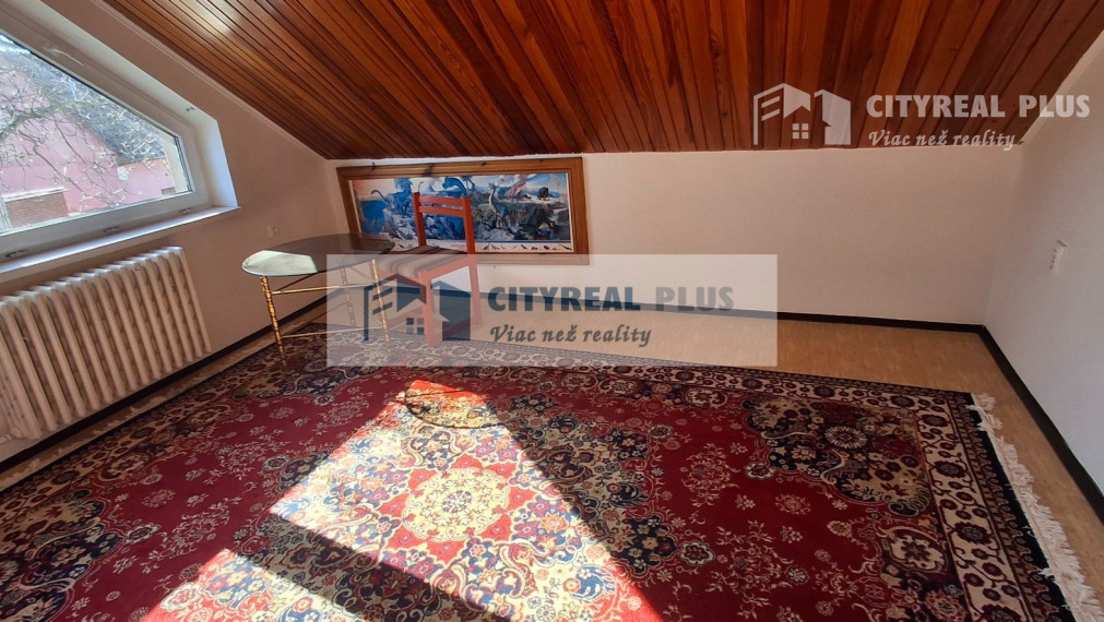 Ponúkame na prenájom 6 izbový rodinný dom v Nových Zámkoch za nemocnicou