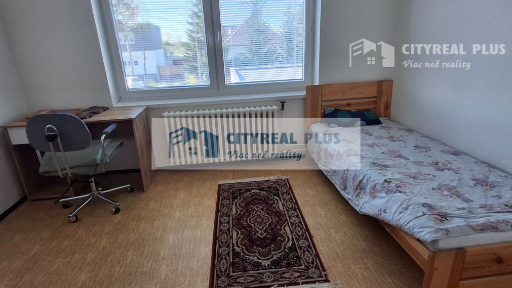 Ponúkame na prenájom 6 izbový rodinný dom v Nových Zámkoch za nemocnicou