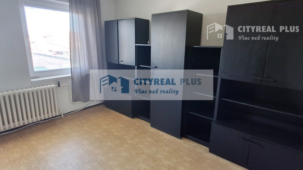 Ponúkame na prenájom 6 izbový rodinný dom v Nových Zámkoch za nemocnicou