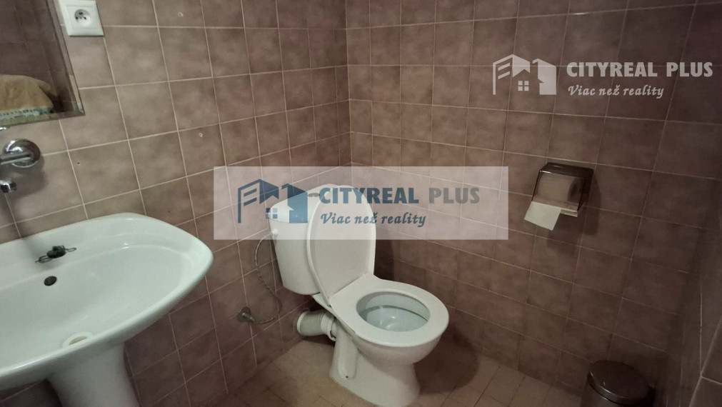 Ponúkame na prenájom 6 izbový rodinný dom v Nových Zámkoch za nemocnicou