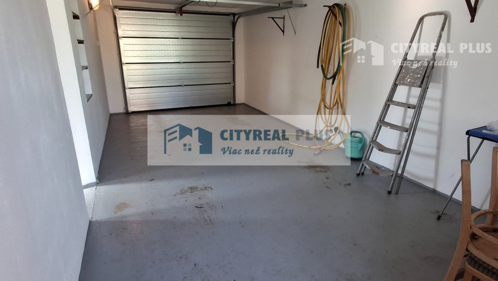 Ponúkame na prenájom 6 izbový rodinný dom v Nových Zámkoch za nemocnicou