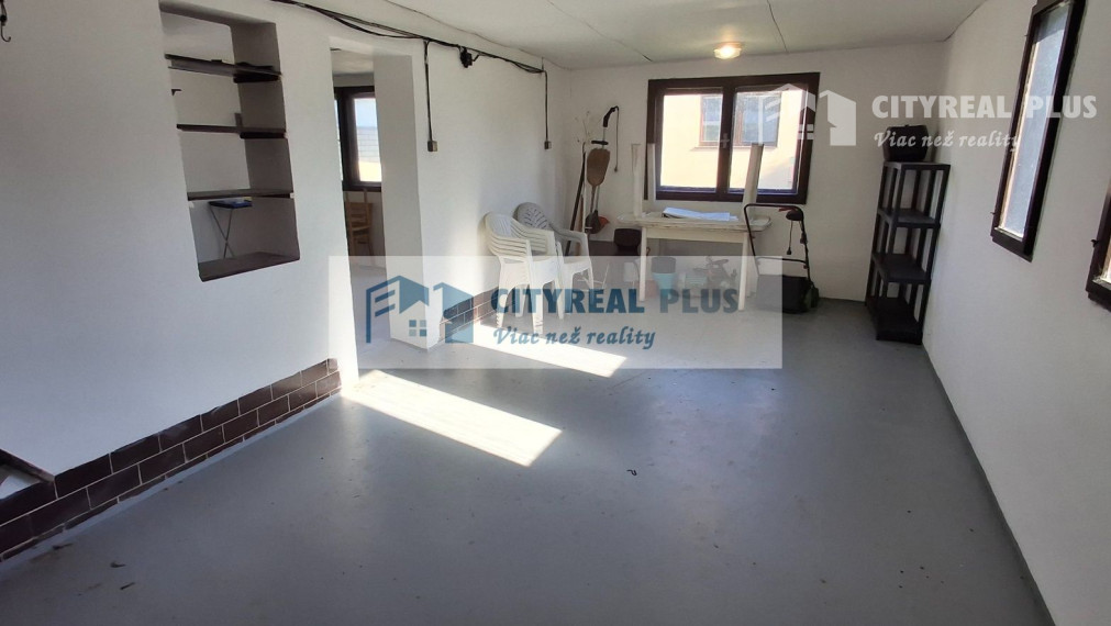 Ponúkame na prenájom 6 izbový rodinný dom v Nových Zámkoch za nemocnicou