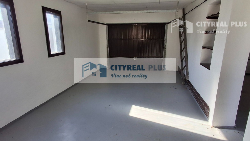 Ponúkame na prenájom 6 izbový rodinný dom v Nových Zámkoch za nemocnicou