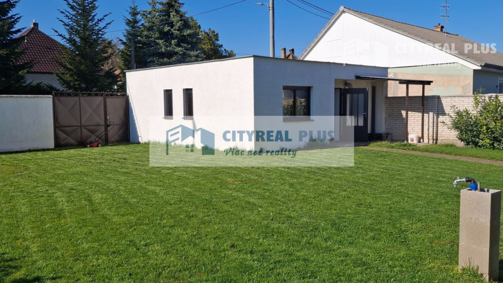 Ponúkame na prenájom 6 izbový rodinný dom v Nových Zámkoch za nemocnicou