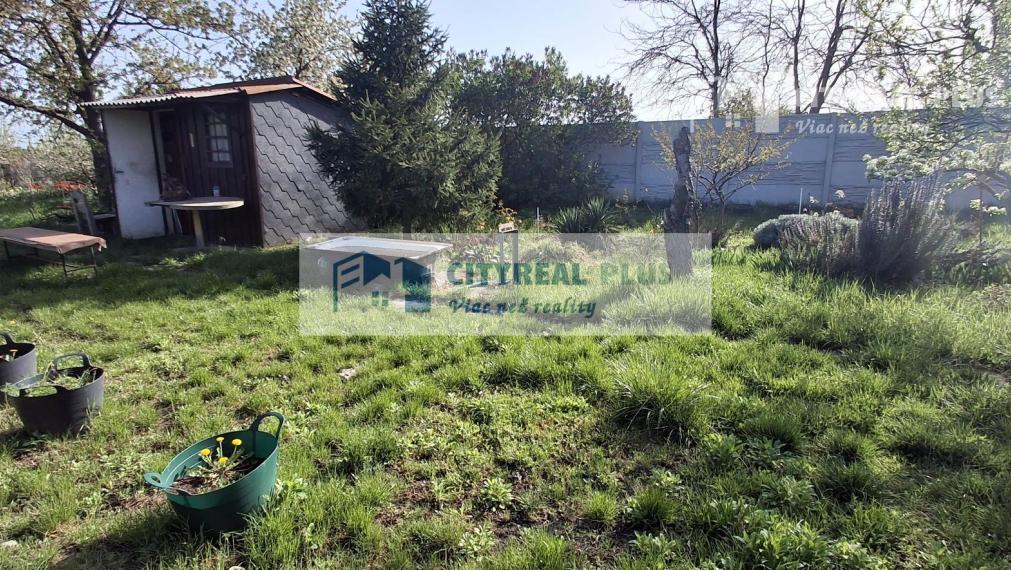 Ponúkame na predaj záhradu s obytným domom v obľúbenej záhradkárskej oblasti Ozón