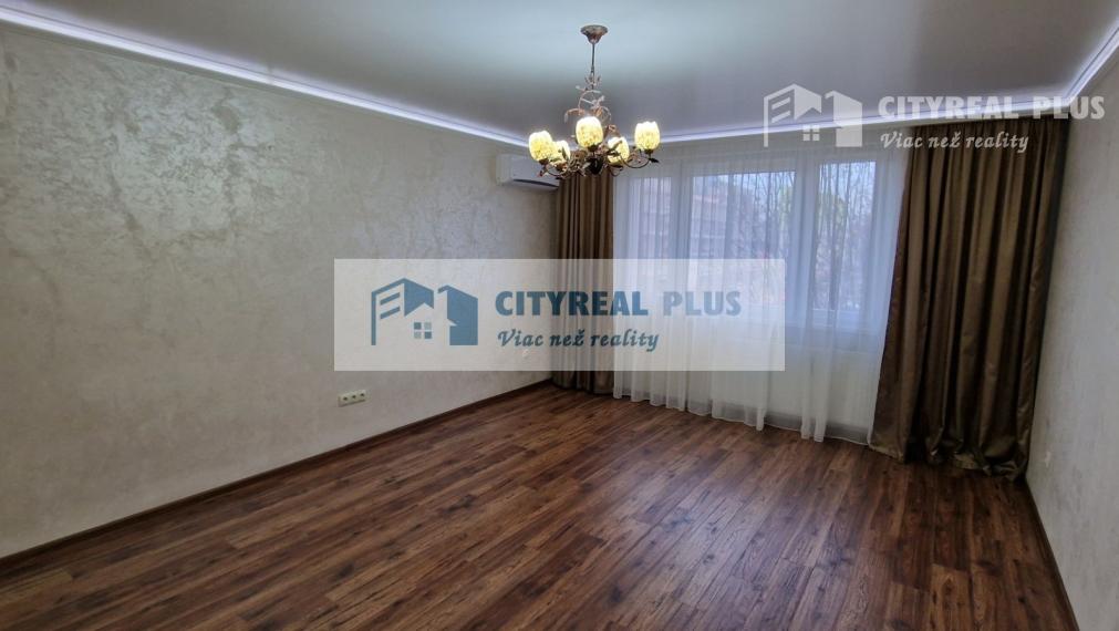 Predám prerobený 3 izbový byt JUH NOVÉ ZÁMKY