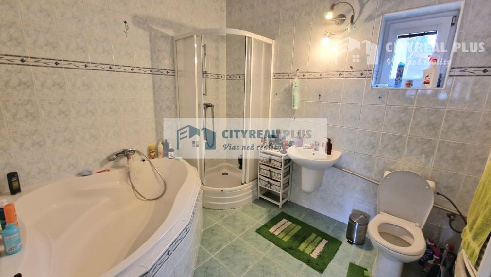 Predám zrekonštruovaný 4 izbový RODINNÝ DOM Nové Zámky