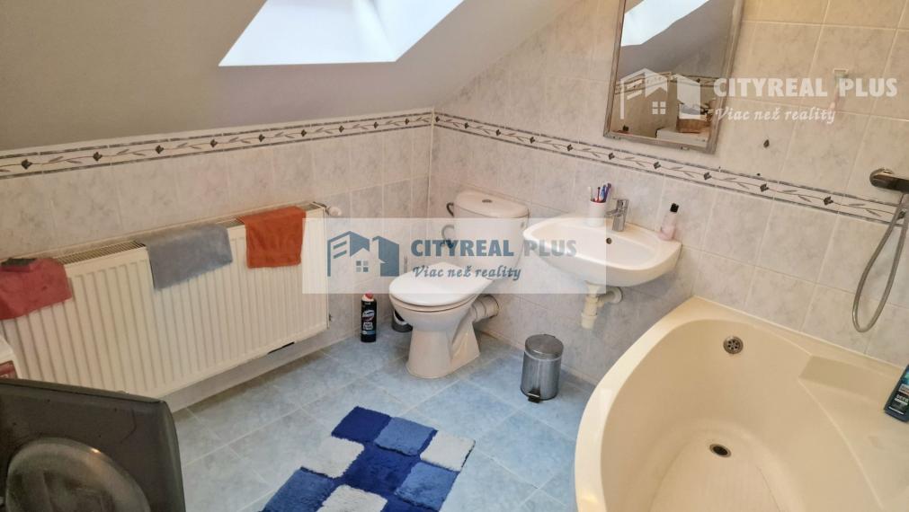 Predám zrekonštruovaný 4 izbový RODINNÝ DOM Nové Zámky