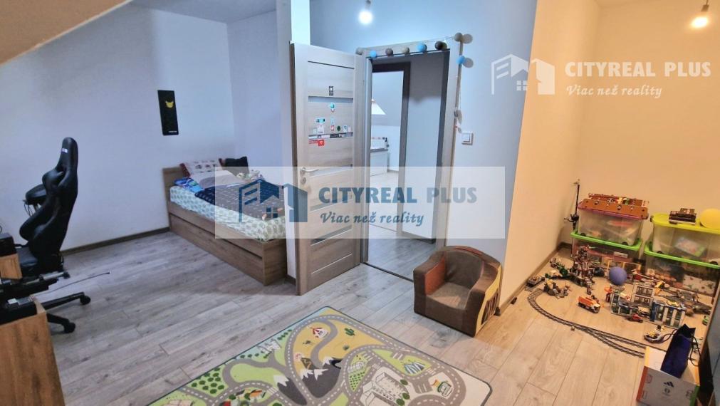 Predám zrekonštruovaný 4 izbový RODINNÝ DOM Nové Zámky