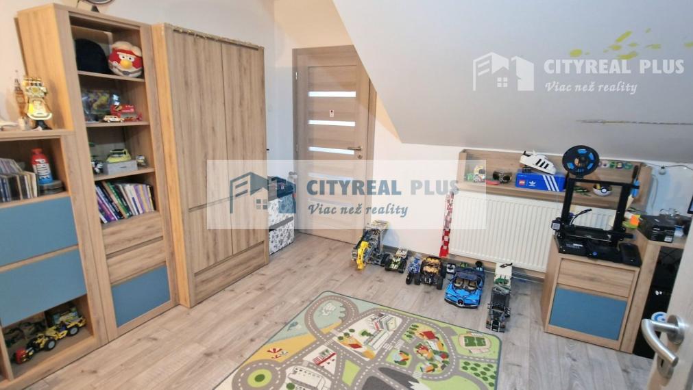 Predám zrekonštruovaný 4 izbový RODINNÝ DOM Nové Zámky