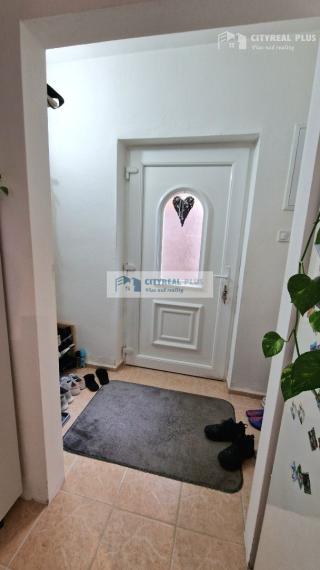 Predám zrekonštruovaný 4 izbový RODINNÝ DOM Nové Zámky